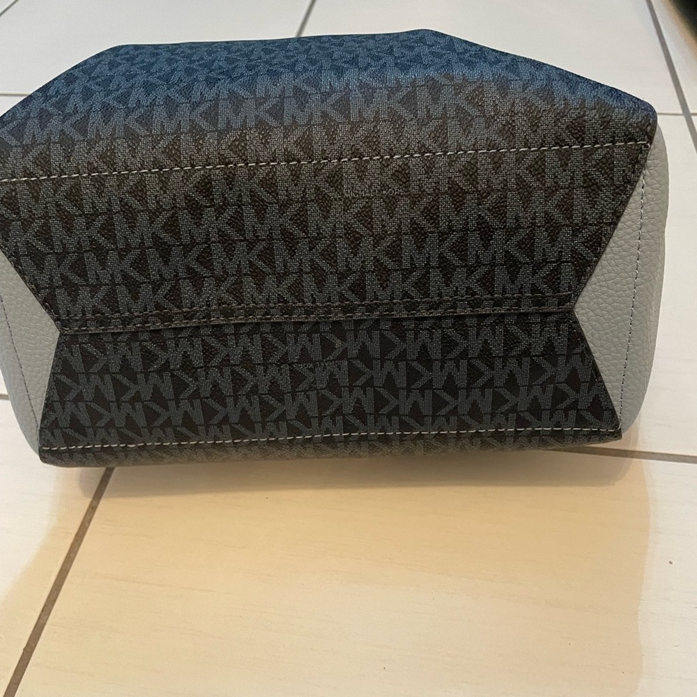 Michael Kors blue Tote - Picture 3 of 6
